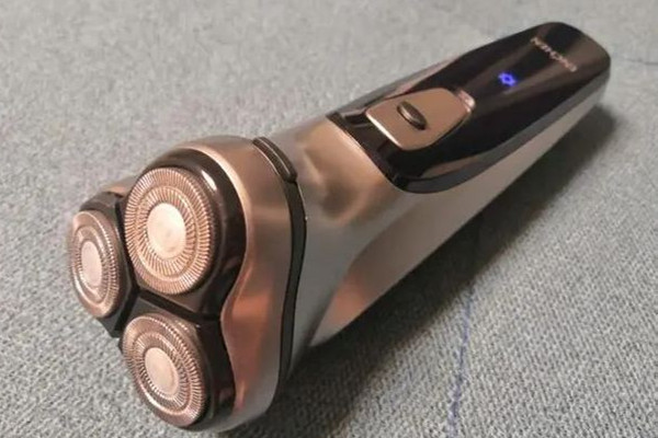 剃須刀是電動的好還是手動的好 剃須刀買回來要充電嗎 剃須刀是電動的好還是手動的好 剃須刀買回來要充電嗎