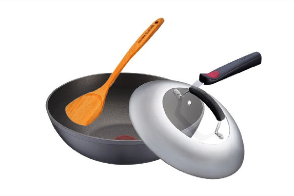 不粘鍋可以用洗潔精嗎 不粘鍋用什么清洗比較好 不粘鍋可以用洗潔精嗎 不粘鍋用什么清洗比較好