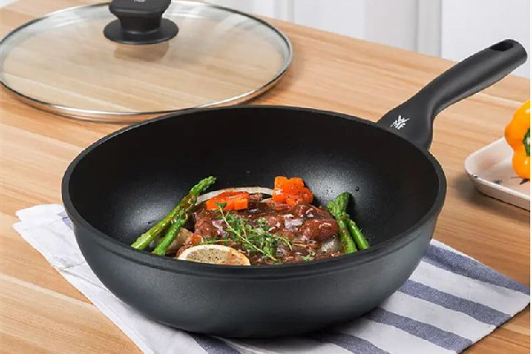 不粘鍋可以用洗潔精嗎 不粘鍋用什么清洗比較好 不粘鍋可以用洗潔精嗎 不粘鍋用什么清洗比較好