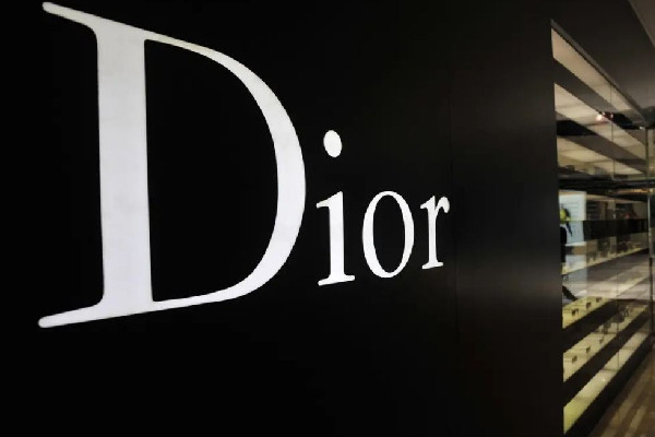 迪奧和香奈兒是一個檔次嗎 迪奧屬于奢侈品嗎 迪奧和香奈兒是一個檔次嗎 迪奧屬于奢侈品嗎
