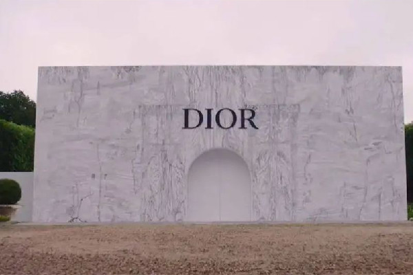 迪奧和香奈兒是一個檔次嗎 迪奧屬于奢侈品嗎 迪奧和香奈兒是一個檔次嗎 迪奧屬于奢侈品嗎