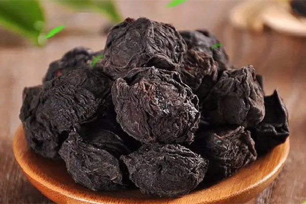 烏梅泡水什么顏色 烏梅泡水喝一次放幾個 烏梅泡水什么顏色 烏梅泡水喝一次放幾個