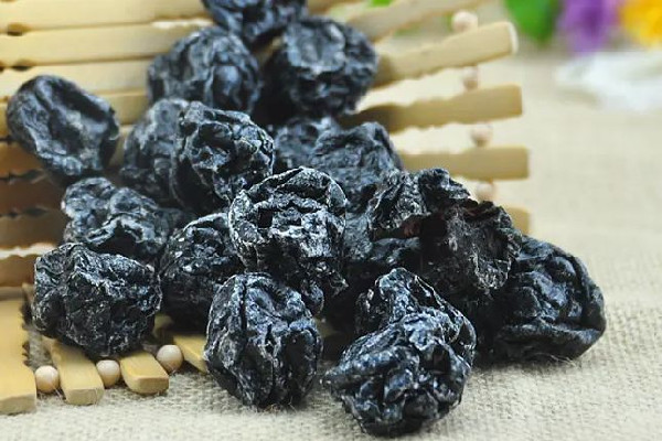 烏梅泡水什么顏色 烏梅泡水喝一次放幾個 烏梅泡水什么顏色 烏梅泡水喝一次放幾個