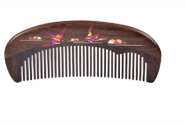 木梳子是桃木好還是檀木好 木梳子買什么材質(zhì)的好 木梳子是桃木好還是檀木好 木梳子買什么材質(zhì)的好