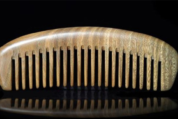 木梳子發(fā)霉了還能用嗎 木梳子發(fā)霉了怎么辦 木梳子發(fā)霉了還能用嗎 木梳子發(fā)霉了怎么辦