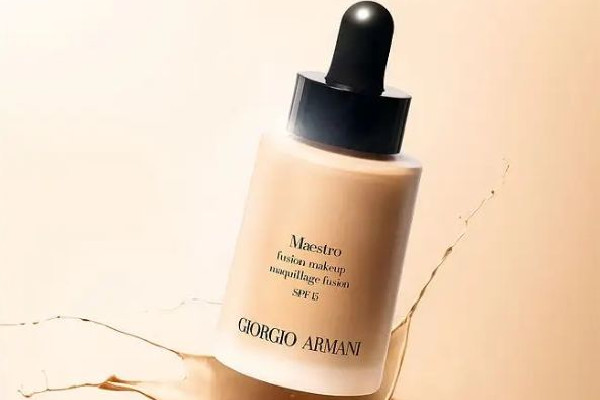 粉底液用粉撲還是美妝蛋涂比較好 粉底液用手涂可以嗎 粉底液用粉撲還是美妝蛋涂比較好 粉底液用手涂可以嗎