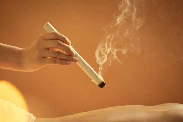 艾灸要把衣服脫完嗎 艾灸怎么操作 艾灸要把衣服脫完嗎 艾灸怎么操作