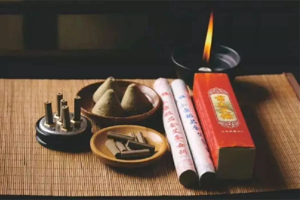 艾灸適合什么體質(zhì)的人 艾灸什么時(shí)間做效果最好 艾灸適合什么體質(zhì)的人 艾灸什么時(shí)間做效果最好