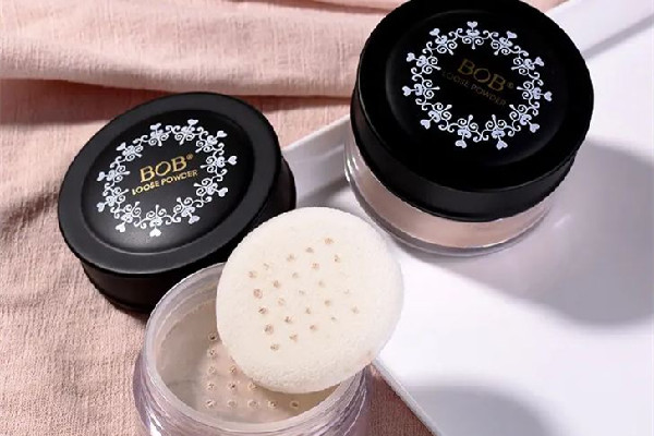 定妝粉買(mǎi)自然色號(hào)還是偏白色好 定妝粉買(mǎi)什么顏色的好