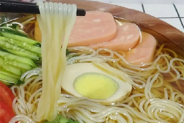 冷面有點發(fā)霉還能吃嗎 冷面怎么保存