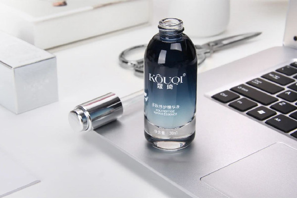 精華液有點刺痛感正常嗎 精華液使用后要洗掉嗎 精華液有點刺痛感正常嗎 精華液使用后要洗掉嗎