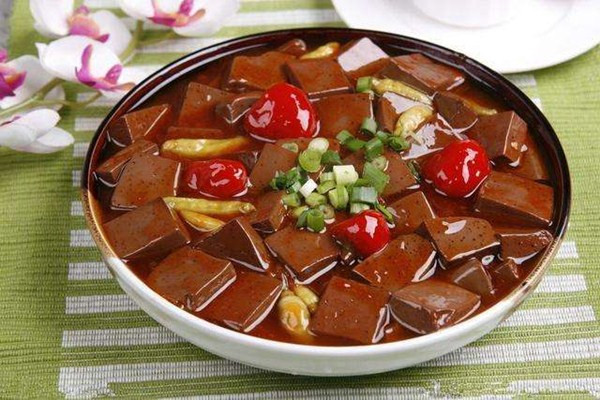 鴨血變質(zhì)了是什么樣的 鴨血有黑色斑點怎么回事