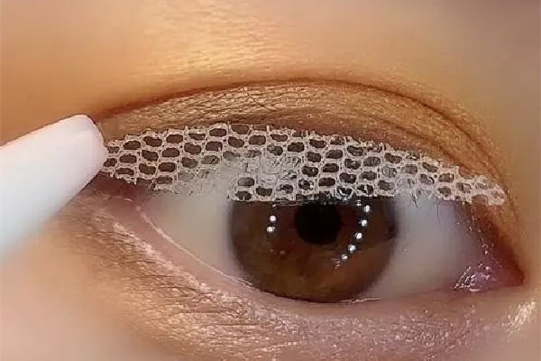 雙眼皮貼能貼出永久雙眼皮嗎 雙眼皮貼可以讓眼睛變大嗎 雙眼皮貼能貼出永久雙眼皮嗎 雙眼皮貼可以讓眼睛變大嗎