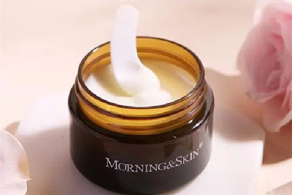 眼霜和眼部精華哪個(gè)效果好 眼霜和眼部精華要一起用嗎