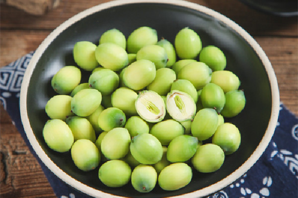 新鮮蓮子對胃有好處嗎 新鮮蓮子一次性可以吃多少個(gè)