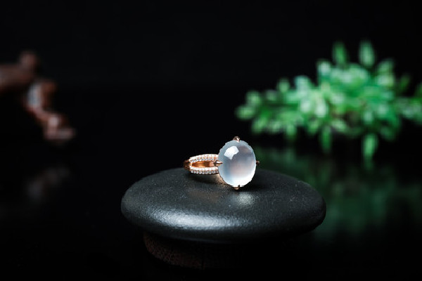 玻璃種翡翠要開光嗎 玻璃種翡翠怎么形成的 玻璃種翡翠要開光嗎 玻璃種翡翠怎么形成的