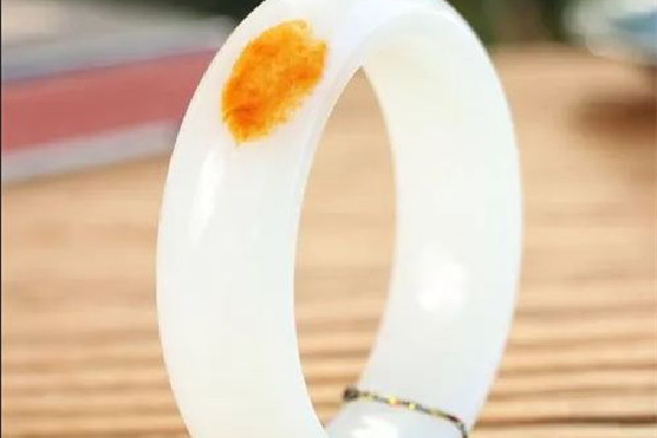 羊脂玉是不是顏色越白越好 羊脂玉分幾個(gè)等級 羊脂玉是不是顏色越白越好 羊脂玉分幾個(gè)等級