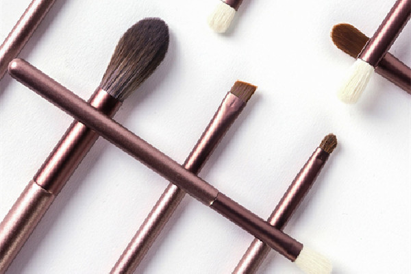 化妝刷可以在太陽底下曬嗎 化妝刷要用專門的清洗劑洗嗎 化妝刷可以在太陽底下曬嗎 化妝刷要用專門的清洗劑洗嗎