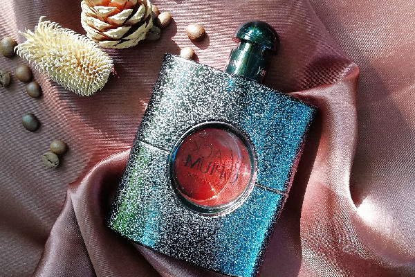 ysl黑鴉片香水怎么辨別真假 ysl黑鴉片香水有顏色嗎 ysl黑鴉片香水怎么辨別真假 ysl黑鴉片香水有顏色嗎