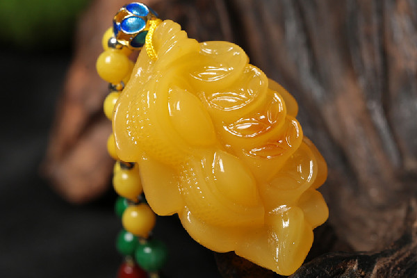 蜜蠟戴久了會(huì)變色嗎 蜜蠟會(huì)越戴越黃嗎 蜜蠟戴久了會(huì)變色嗎 蜜蠟會(huì)越戴越黃嗎