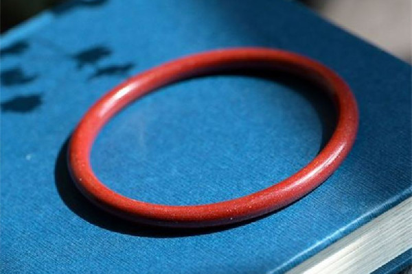 叮當鐲一般是什么材質(zhì) 叮當鐲是不是不值錢