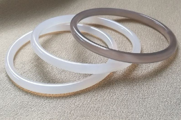 叮當(dāng)鐲和美人條區(qū)別 叮當(dāng)鐲屬于什么圈型 叮當(dāng)鐲和美人條區(qū)別 叮當(dāng)鐲屬于什么圈型