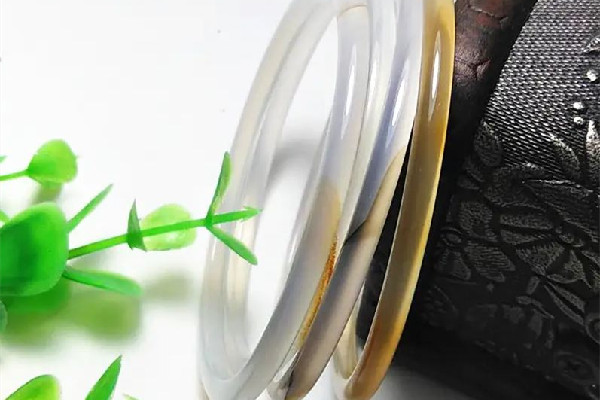 叮當鐲一般是什么材質(zhì) 叮當鐲是不是不值錢