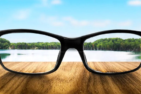 配眼鏡的度數(shù)要比實際的高還是低 配眼鏡是球面鏡片好還是非球面鏡片好