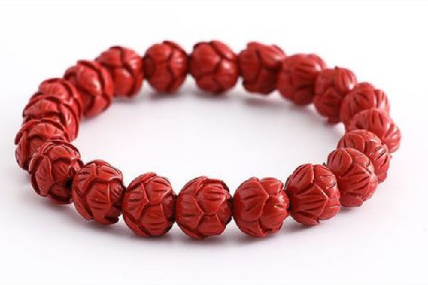 朱砂手鏈怎么分辨正品 朱砂手鏈買(mǎi)含膠質(zhì)的好還是普通的