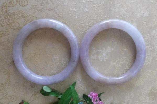 紫羅蘭翡翠適合什么人戴 紫羅蘭翡翠戴久了會怎么樣