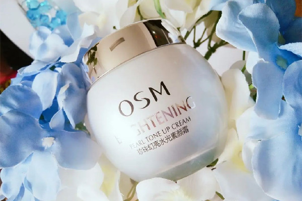 素顏霜有養(yǎng)膚的效果嗎 素顏霜可以長期使用嗎 素顏霜有養(yǎng)膚的效果嗎 素顏霜可以長期使用嗎