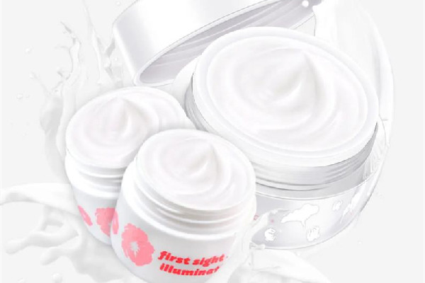 素顏霜有養(yǎng)膚的效果嗎 素顏霜可以長期使用嗎 素顏霜有養(yǎng)膚的效果嗎 素顏霜可以長期使用嗎