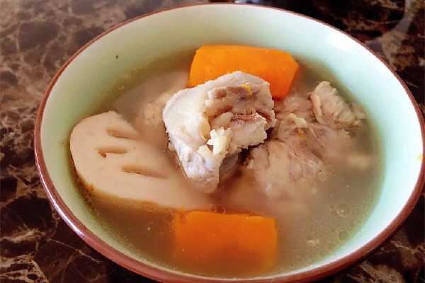 骨頭湯有腥味怎么補(bǔ)救 骨頭湯可以反復(fù)熬煮嗎