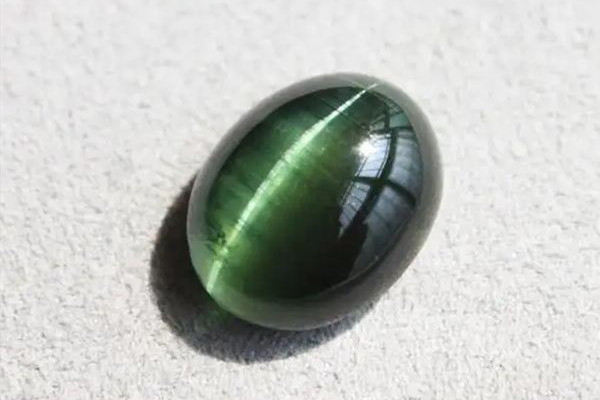 貓眼石是天然的還是人工的 貓眼石是什么石頭 貓眼石是天然的還是人工的 貓眼石是什么石頭