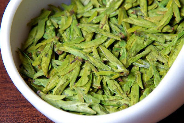 龍井茶要用多少度的水沖泡 龍井茶泡多長時間最好 龍井茶要用多少度的水沖泡 龍井茶泡多長時間最好