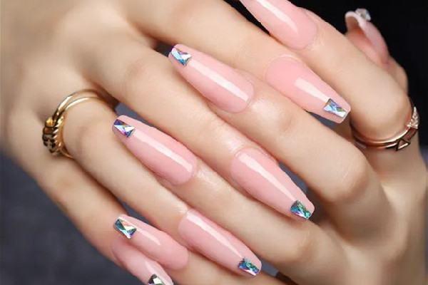 甲片買磨砂的還是透明的 甲片買什么樣的好 甲片買磨砂的還是透明的 甲片買什么樣的好