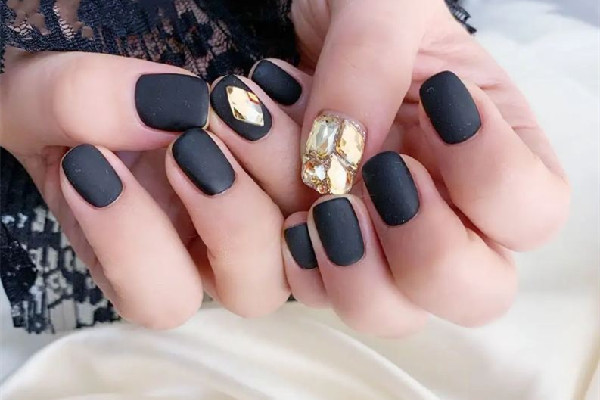 磨砂美甲臟了怎么洗 磨砂美甲用酒精擦有用嗎 磨砂美甲臟了怎么洗 磨砂美甲用酒精擦有用嗎