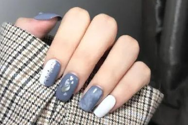 磨砂美甲臟了怎么洗 磨砂美甲用酒精擦有用嗎 磨砂美甲臟了怎么洗 磨砂美甲用酒精擦有用嗎