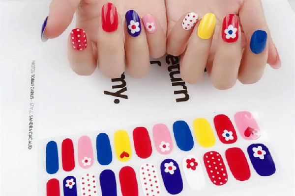 美甲貼紙對(duì)指甲有害嗎 美甲貼紙是什么材質(zhì) 美甲貼紙對(duì)指甲有害嗎 美甲貼紙是什么材質(zhì)