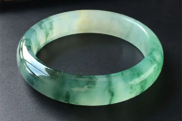 飄花手鐲戴久了飄花會(huì)散開(kāi)嗎 飄花手鐲戴久了有什么樣的變化 飄花手鐲戴久了飄花會(huì)散開(kāi)嗎 飄花手鐲戴久了有什么樣的變化