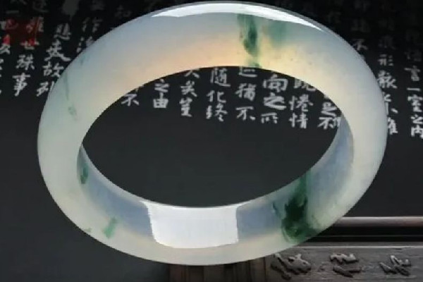 飄花手鐲戴久了飄花會(huì)散開(kāi)嗎 飄花手鐲戴久了有什么樣的變化 飄花手鐲戴久了飄花會(huì)散開(kāi)嗎 飄花手鐲戴久了有什么樣的變化