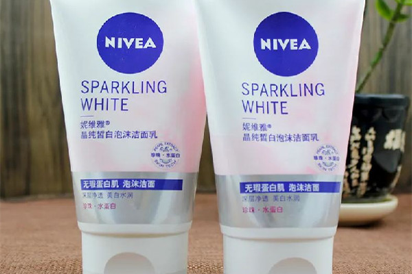 妮維雅洗面奶有致痘成分嗎 妮維雅洗面奶會(huì)導(dǎo)致閉口嗎 妮維雅洗面奶有致痘成分嗎 妮維雅洗面奶會(huì)導(dǎo)致閉口嗎