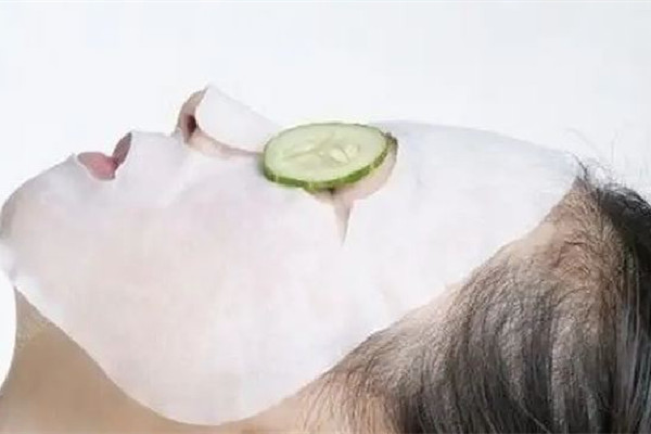 光谷EM輕松時(shí)刻科技美容面部修復(fù)項(xiàng)目感覺怎么樣 曬后修復(fù)用蘆薈膠有用嗎