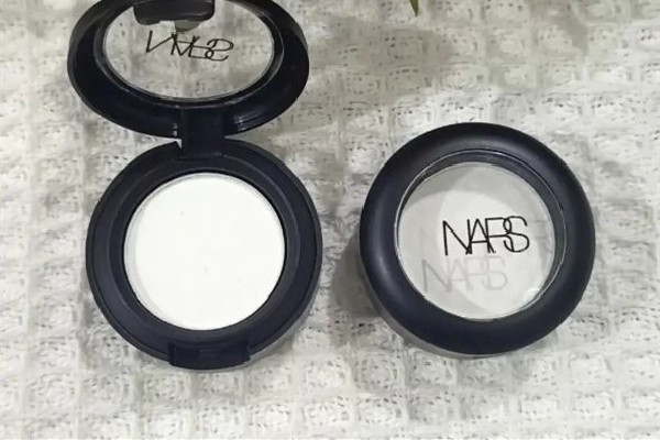 nars大白餅怎么辨別真假 nars大白餅會自帶粉撲嗎 nars大白餅怎么辨別真假 nars大白餅會自帶粉撲嗎