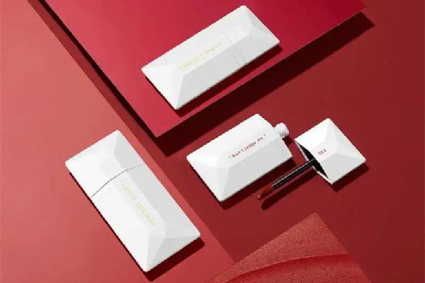 完美日記名片唇釉真假區(qū)別 完美日記名片唇釉會掉色嗎 完美日記名片唇釉真假區(qū)別 完美日記名片唇釉會掉色嗎