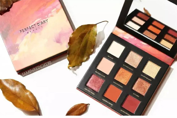 完美日記眼影盤(pán)會(huì)飛粉嗎 完美日記眼影盤(pán)怎么用