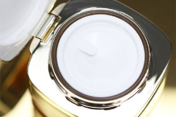 歐萊雅小蜜罐面霜是白天用還是晚上用 歐萊雅小蜜罐面霜用了效果明顯嗎 歐萊雅小蜜罐面霜是白天用還是晚上用 歐萊雅小蜜罐面霜用了效果明顯嗎