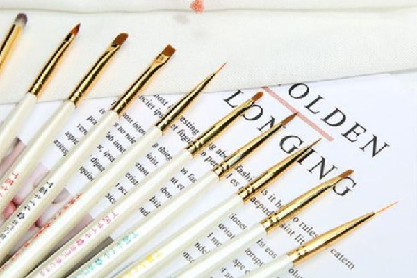 美甲筆買回來(lái)可以直接用嗎 美甲筆怎么開筆