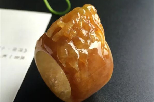 黃翡翠種水等級(jí)劃分 黃翡翠有點(diǎn)黑色雜質(zhì)正常嗎 黃翡翠種水等級(jí)劃分 黃翡翠有點(diǎn)黑色雜質(zhì)正常嗎