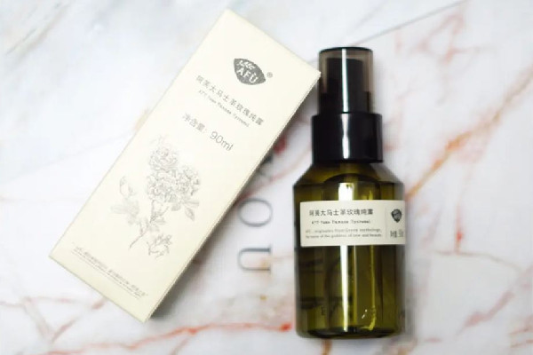 玫瑰純露和玫瑰花苞液哪個好 玫瑰純露用了為什么臉還干